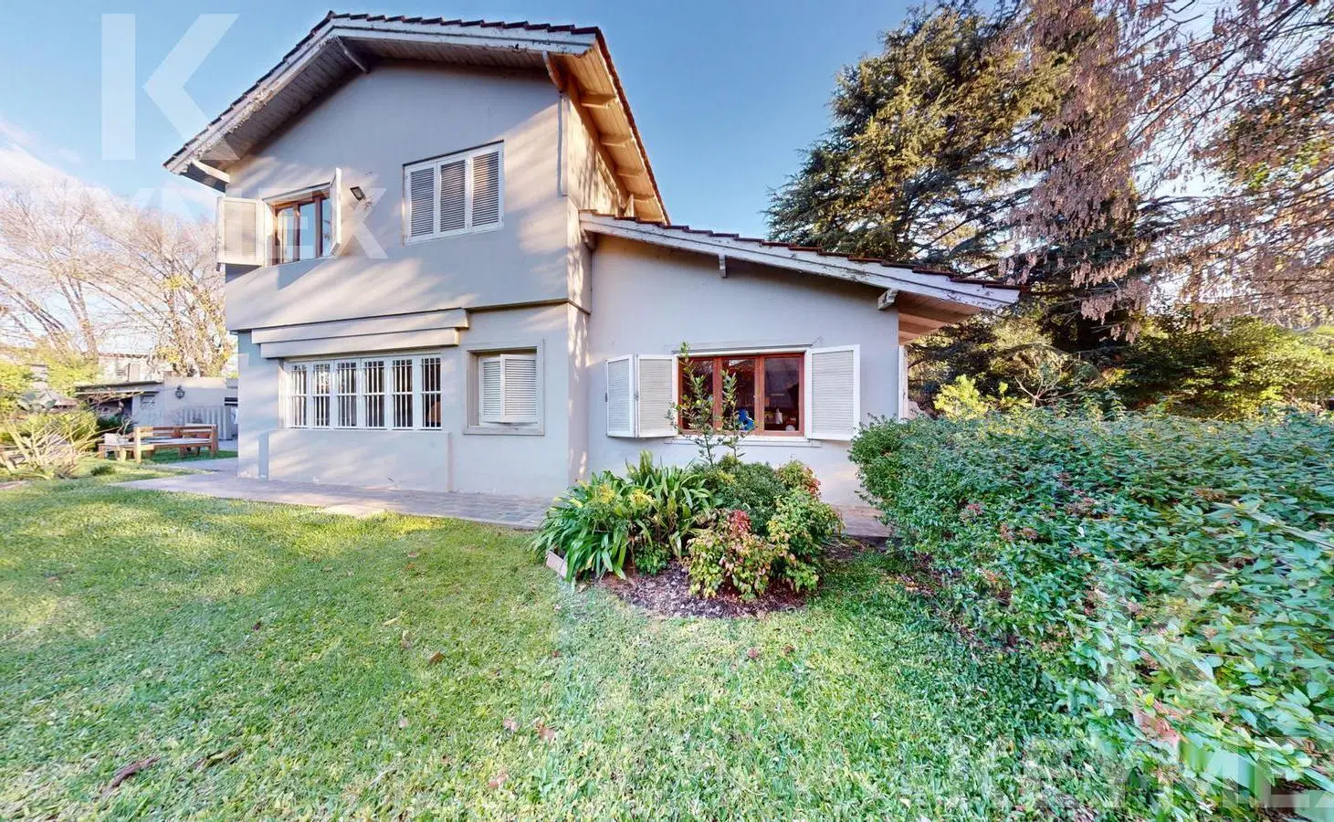 Casa de 4 dormitorios con pileta en venta en City Bell 3