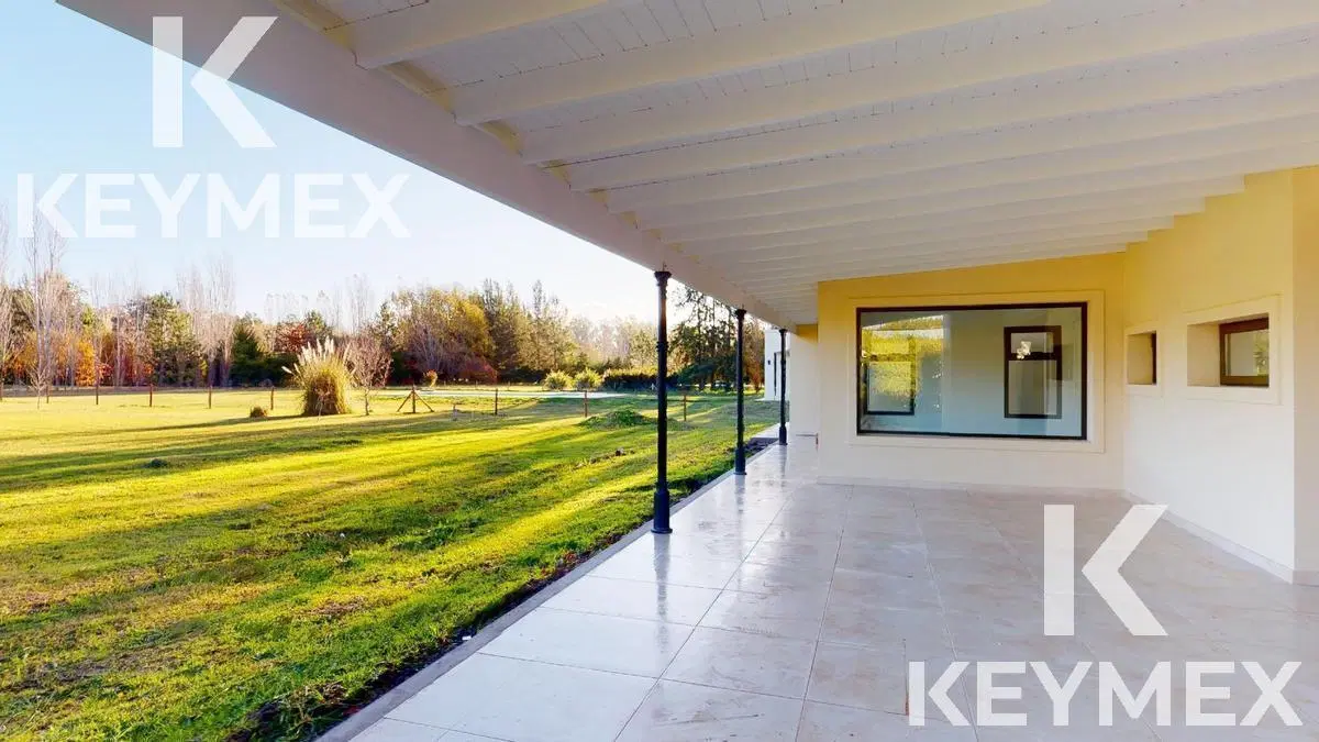 VENTA DE CASA DE 3 DORMITORIOS EN CAMPOS DE ROCA 8