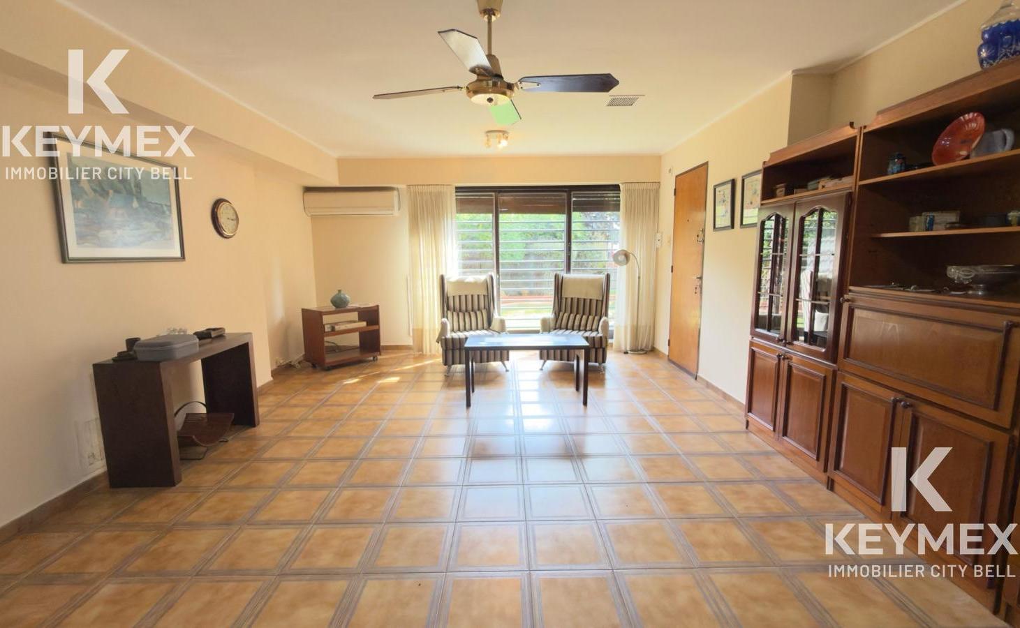 Foto de Departamento de 2 dormitorios con cochera y baulera en venta en La Plata, imagen 2
