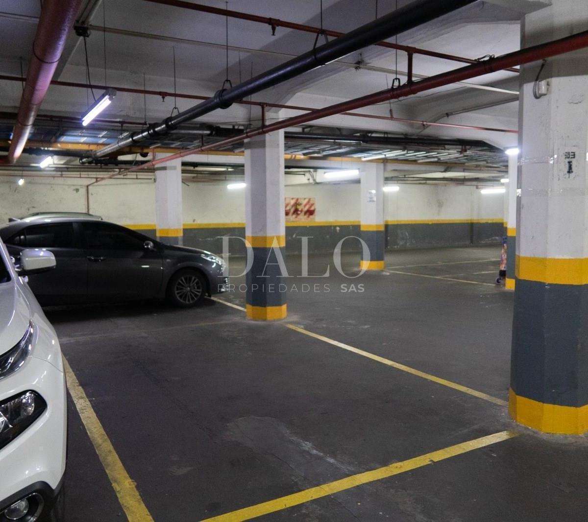 Hermoso Departamento Antiguo de 5 Ambientes Reciclado a Nuevo. Imperdible! 2