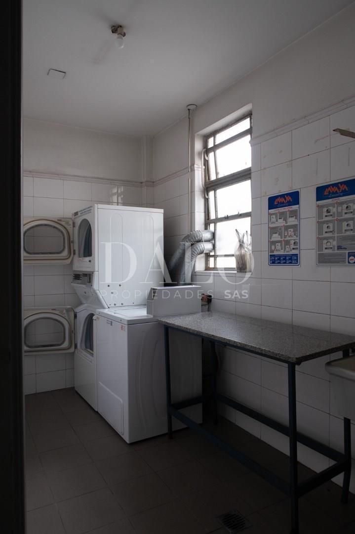 Hermoso Departamento Antiguo de 5 Ambientes Reciclado a Nuevo. Imperdible! 4