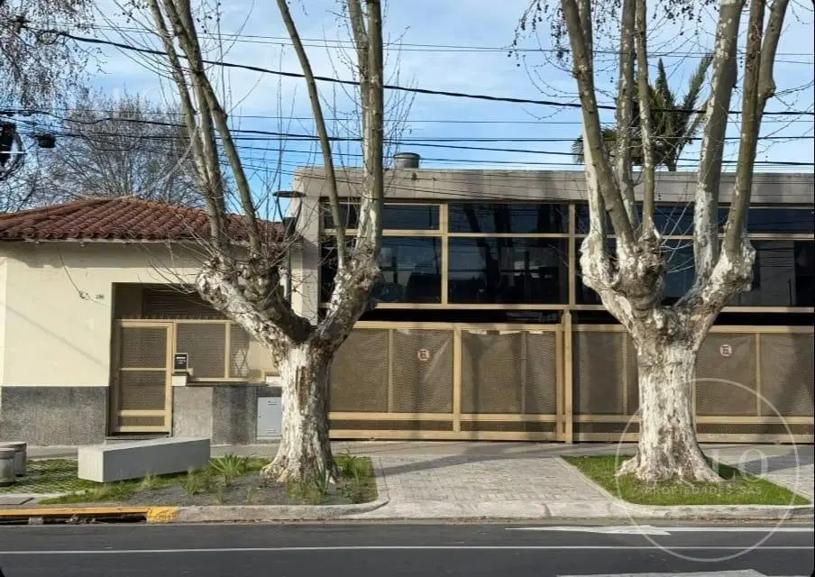Local con Inmejorable Ubicacion en Av. Fleming - Martinez ideal para todo tipo de Emprendimientos co 5