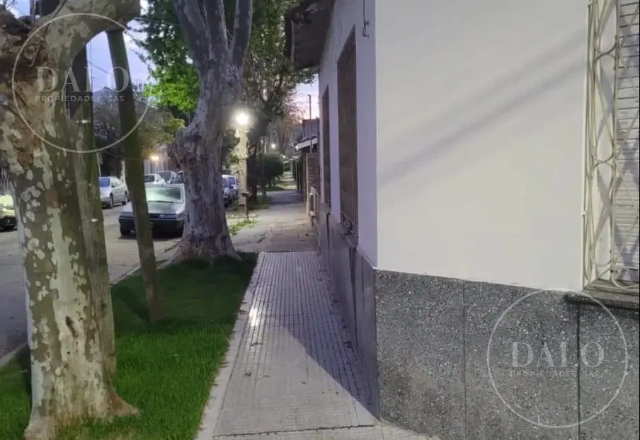 Local con Inmejorable Ubicacion en Av. Fleming - Martinez ideal para todo tipo de Emprendimientos co 4