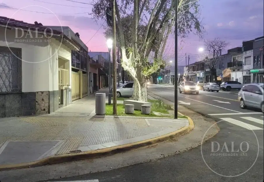 Local con Inmejorable Ubicacion en Av. Fleming - Martinez ideal para todo tipo de Emprendimientos co 3