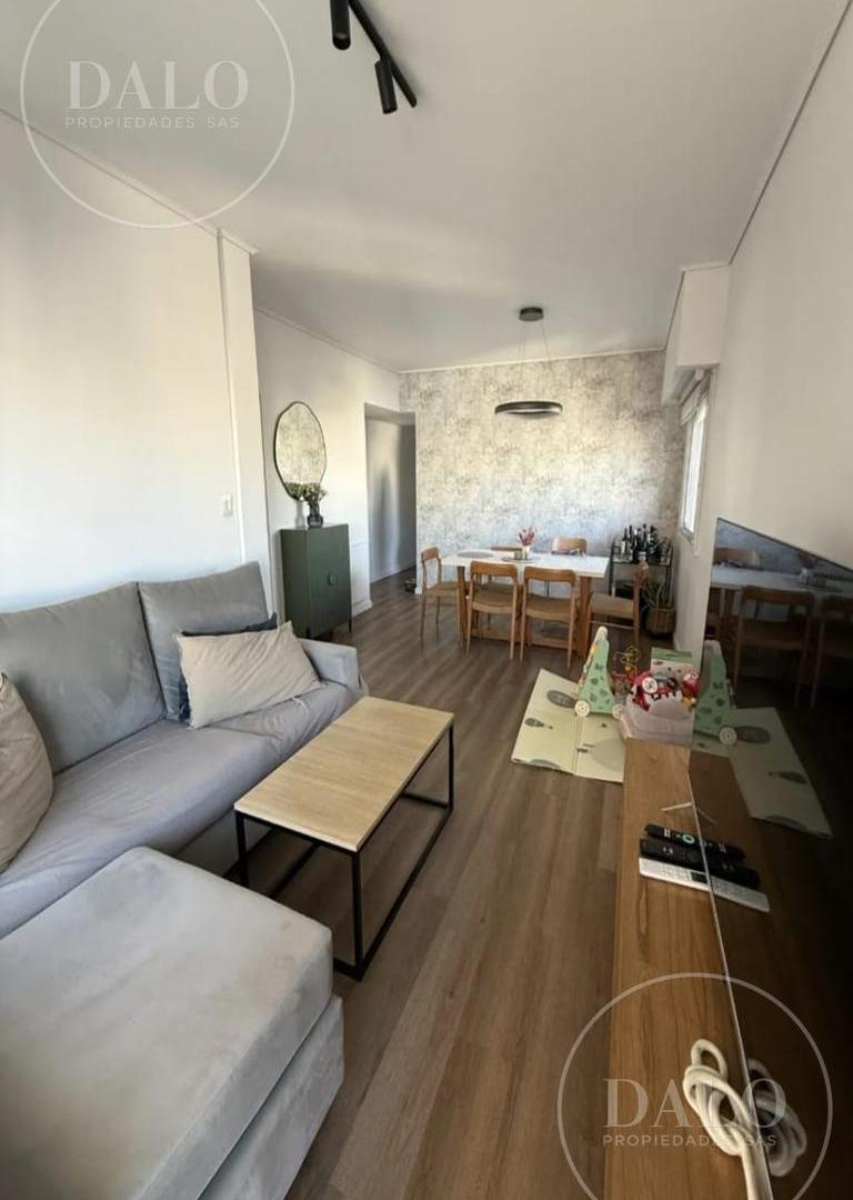 Departamento 4 ambientescon con Balcon Corrido y Vistas abiertas en Recoleta Reciclado a Nuevo