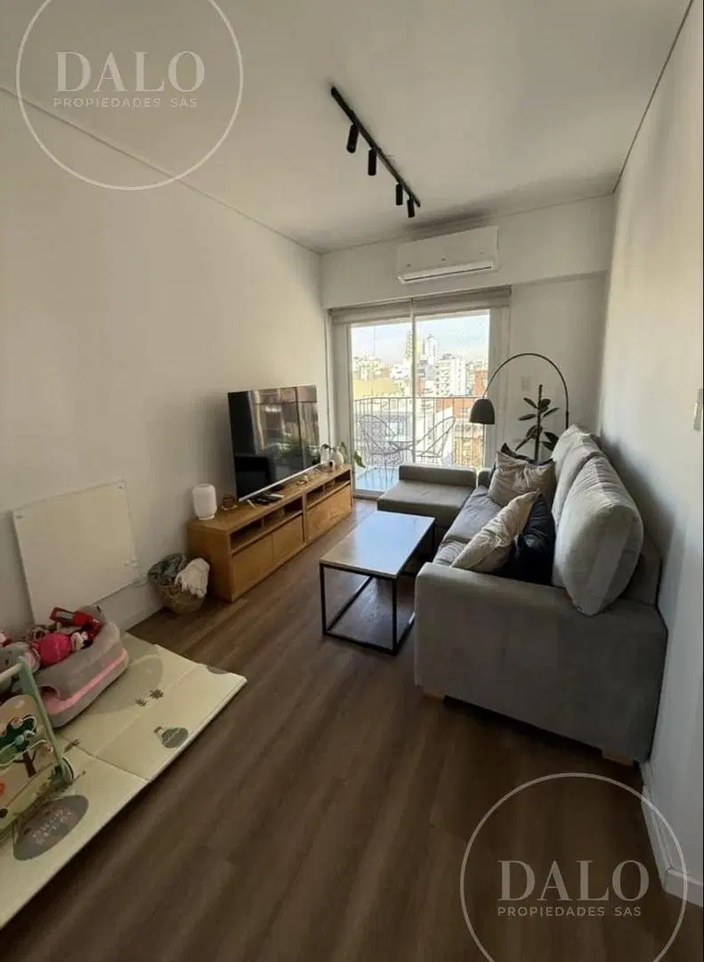 Departamento 4 ambientescon con Balcon Corrido y Vistas abiertas en Recoleta Reciclado a Nuevo 4