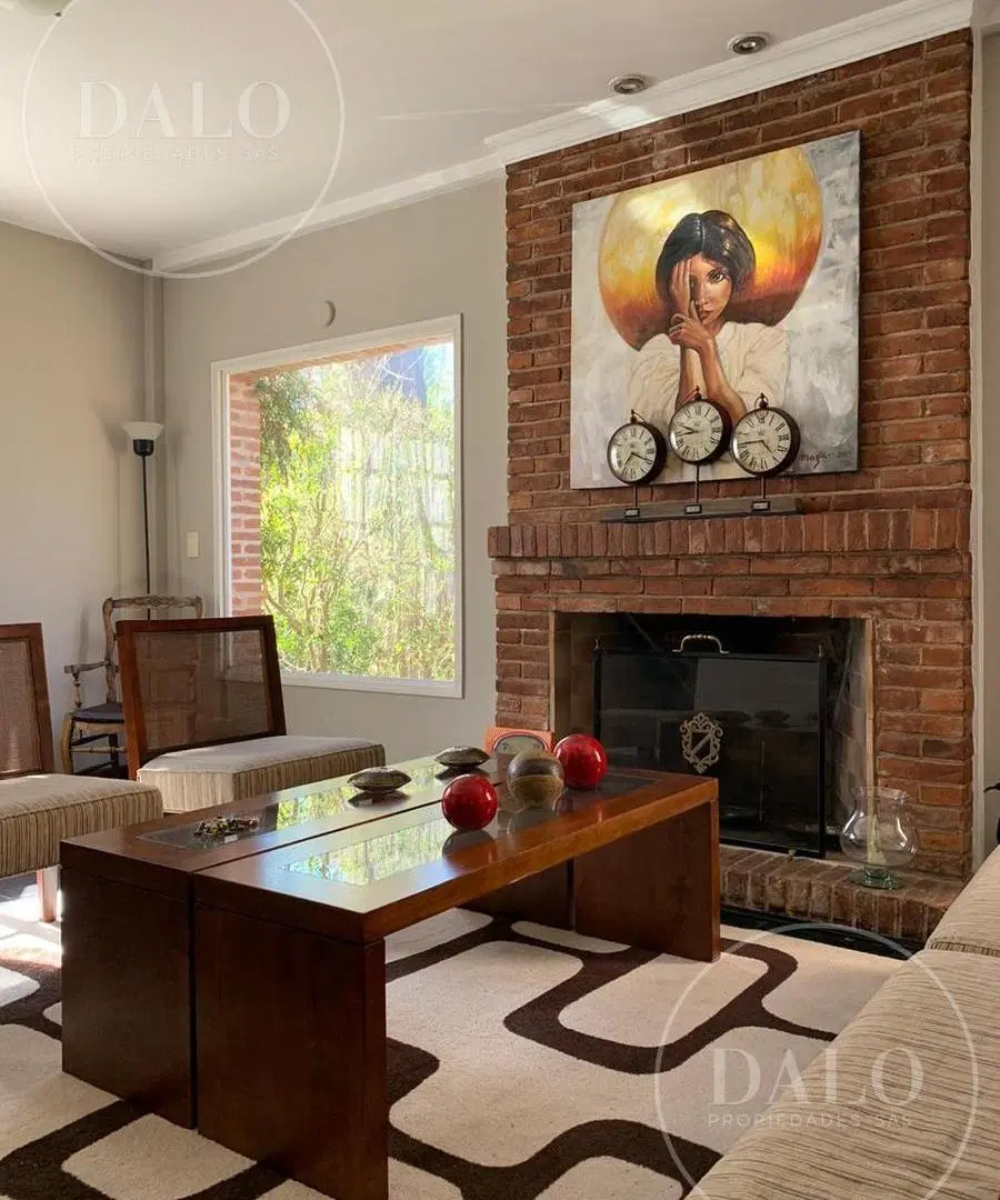 Hermosa Casa 5 Ambientes con Pileta y Parque en el Barrio La Colina 4
