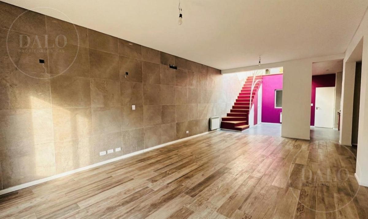 Casa en venta a Estrenar 4 ambientes(Terraza, Cochera) en Florida