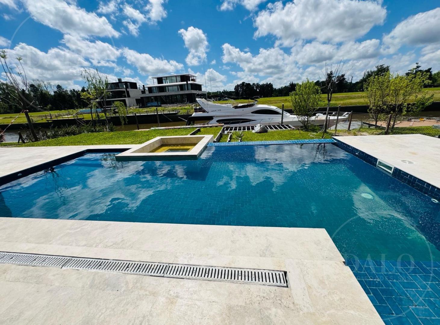 Moderna Casa 6 ambientes al lago en Venta en Barrio El Yacht, Nordelta