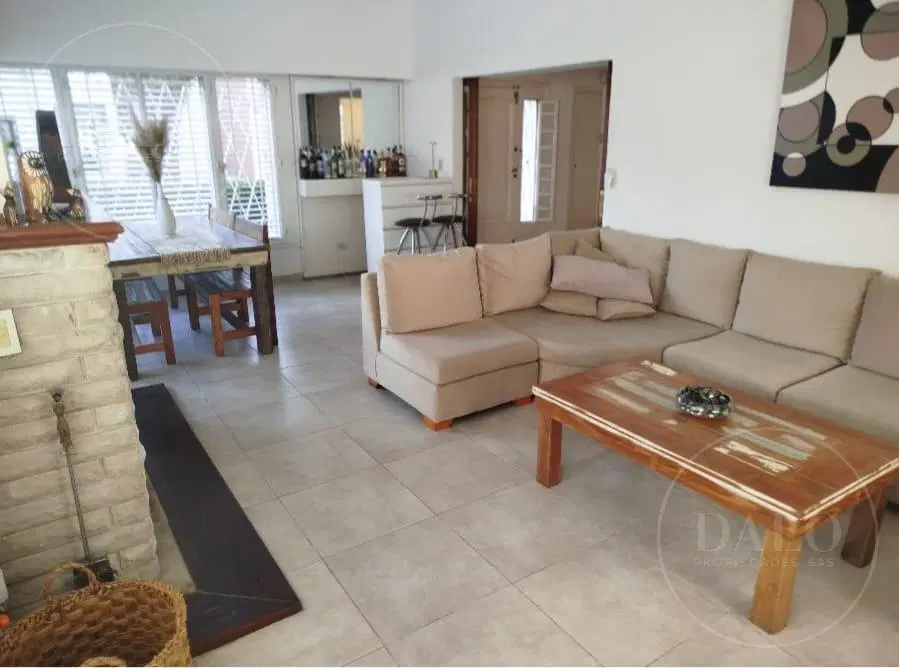 Casa 5 ambientes con dependencia en venta en San Isidro 3