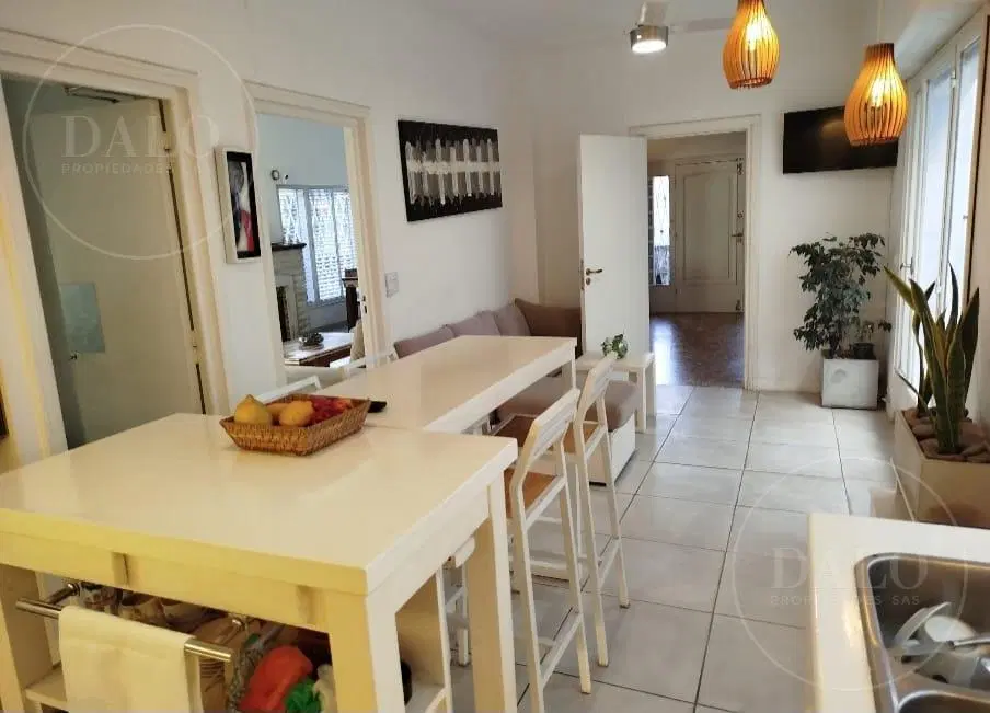 Casa 5 ambientes con dependencia en venta en San Isidro 2