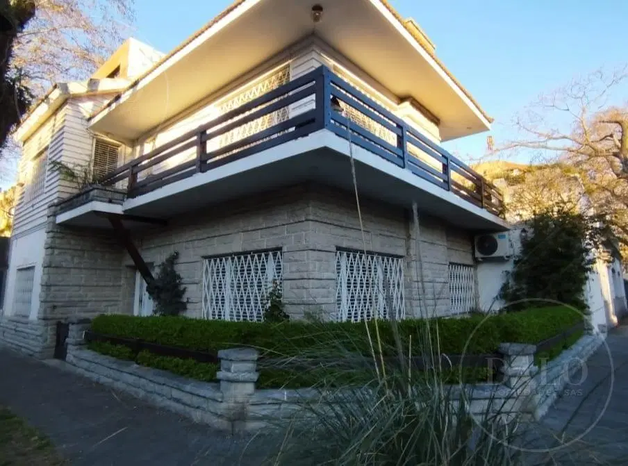 Casa 5 ambientes con dependencia en venta en San Isidro 5