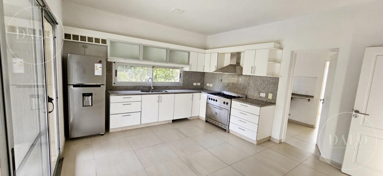 Foto de Casa en Venta 5 Ambientes en Barrio nautico Santa Catalina, imagen 3