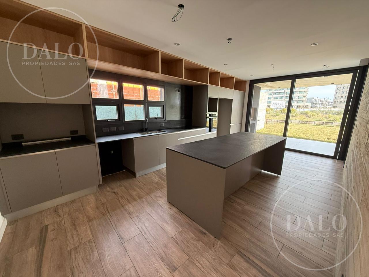 Casa en Venta 5 Ambientes de 300 metros en Barrio Los Puentes, Nordelta