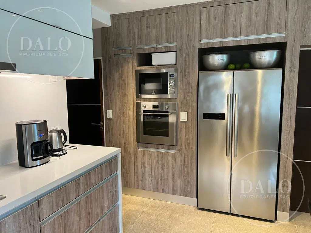 Casa 8 ambientes en Venta en El Canton 3