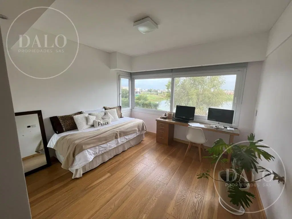 Casa 8 ambientes en Venta en El Canton 4
