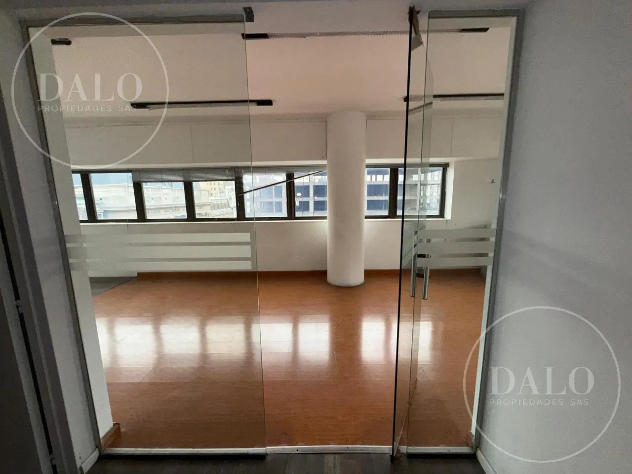 Oficina piso completo en alquiler Microcentro 3