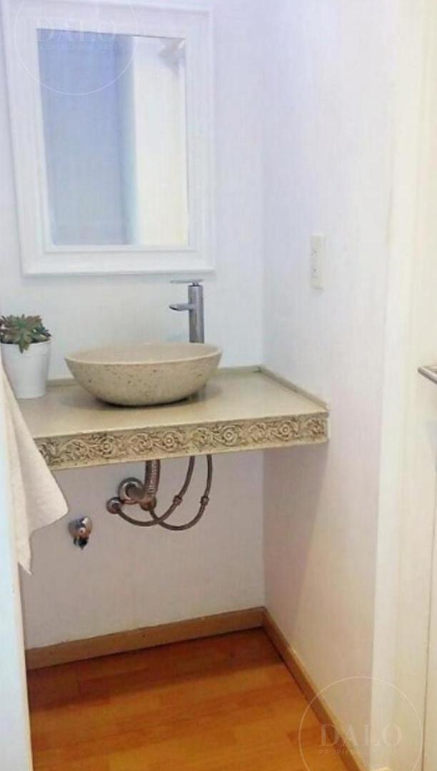 Foto de APTA CREDITO Casa en VENTA Y/O ALQUILER en Quilmes, imagen 1