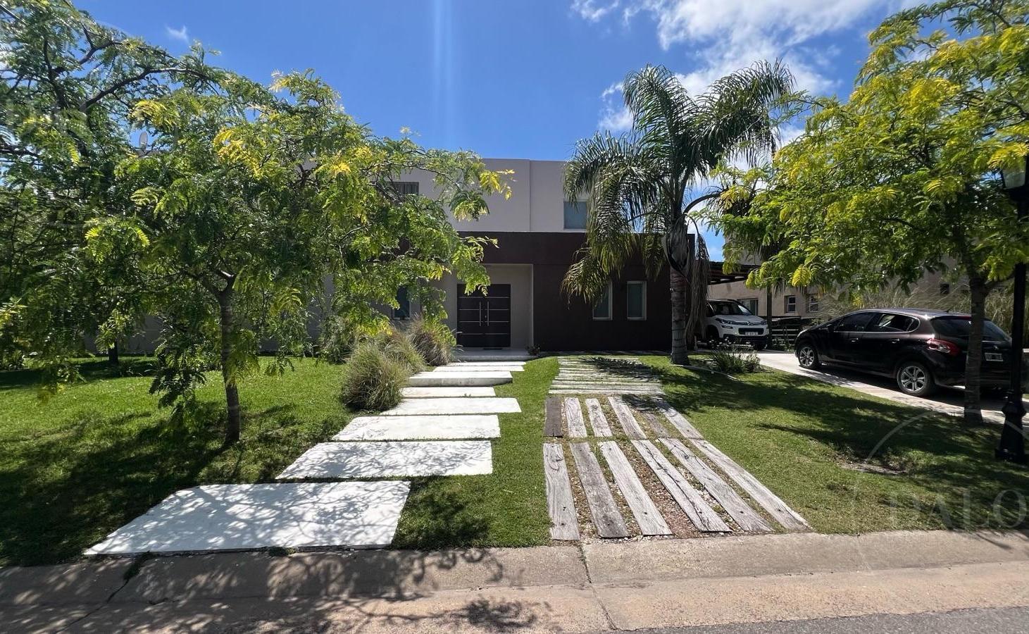 Foto de Casa al lago en Venta Barrio El Encuentro / Tigre cercano a Nordelta, imagen 1