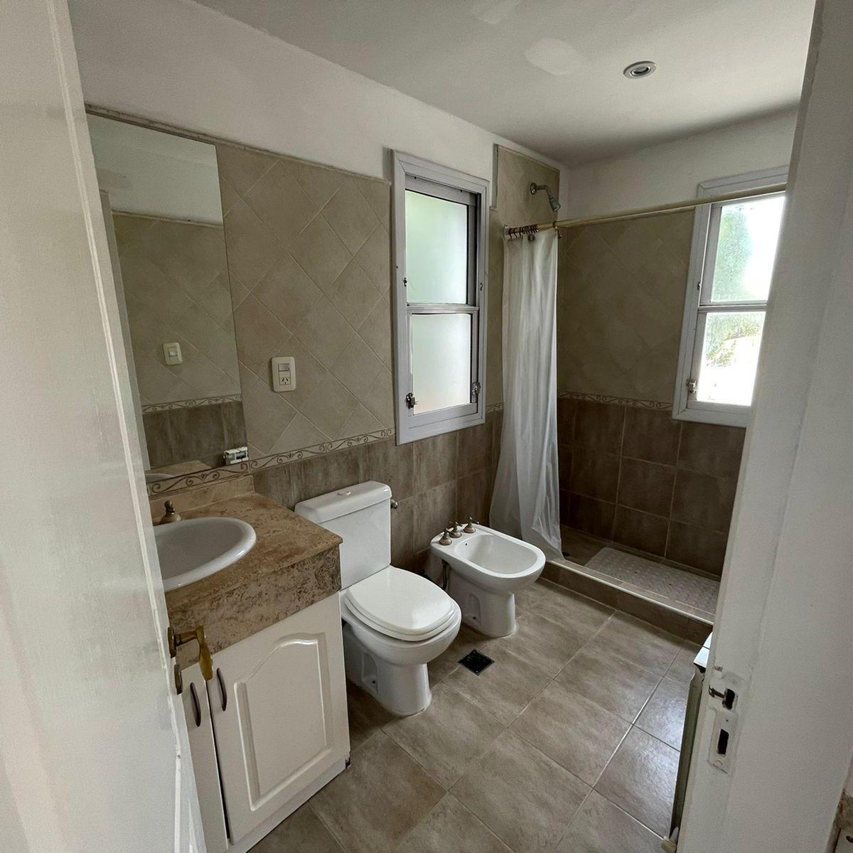 Clinmobiliaria Vende Confortable Casa Barrio Dalvian, Ubicada en Etapa I. 4