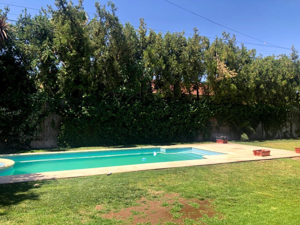 Cl/inmobiliaria en Barrio Dalvian Imponente Casa de 360 m² Cubiertos 2