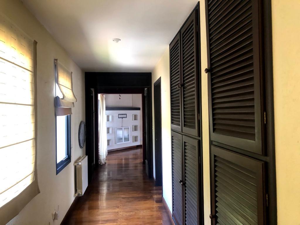 Cl/inmobiliaria en Barrio Dalvian Imponente Casa de 360 m² Cubiertos 3