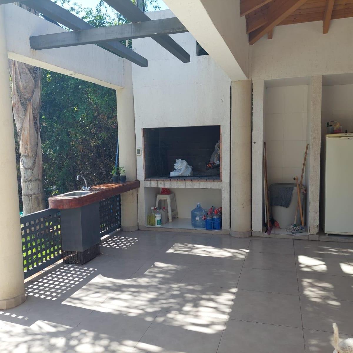 Cl/vende Casa en Barrio Dalvian de 650 m² Cubiertos Entre Casa y Quincho. 4