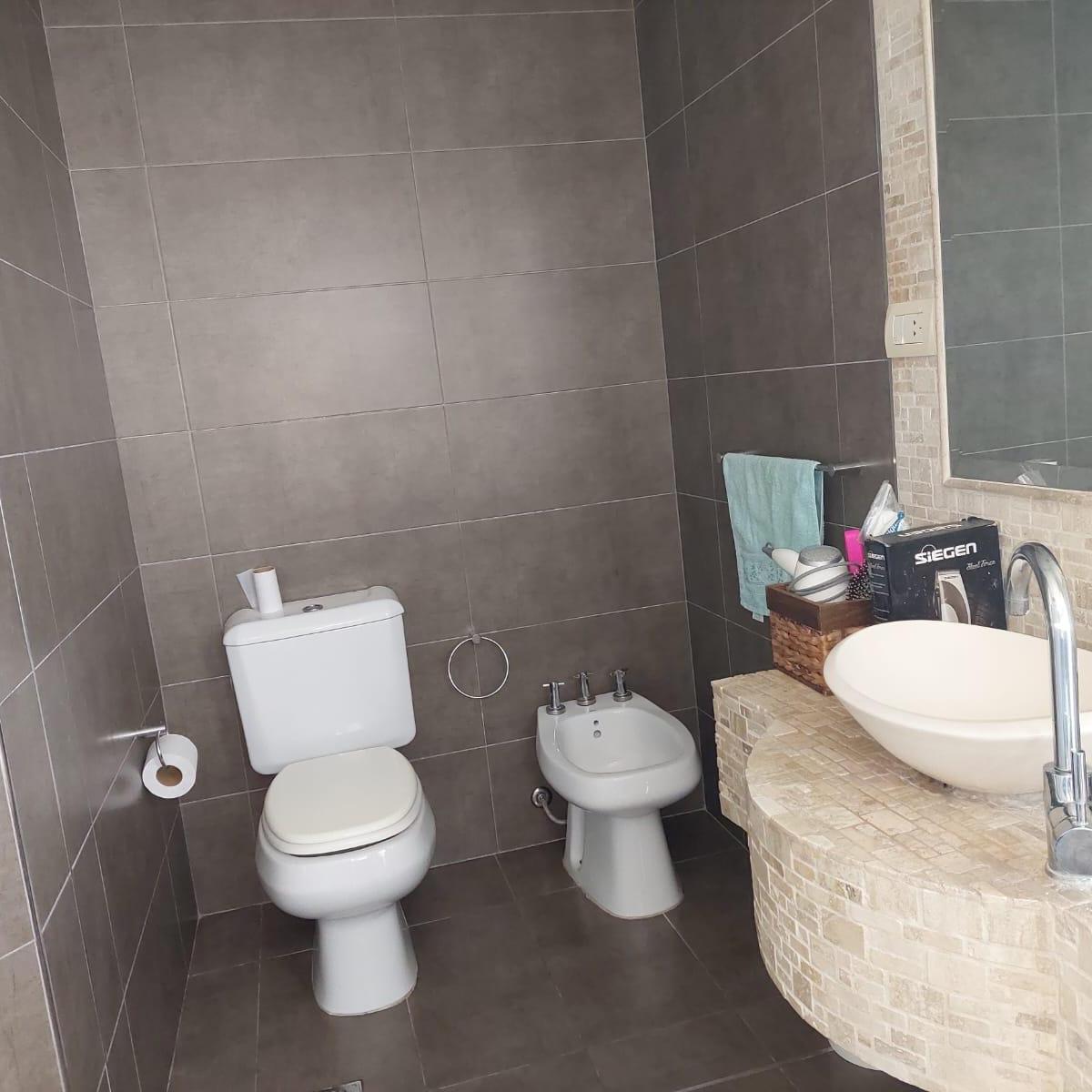 Cl/vende Casa en Barrio Dalvian de 650 m² Cubiertos Entre Casa y Quincho. 3