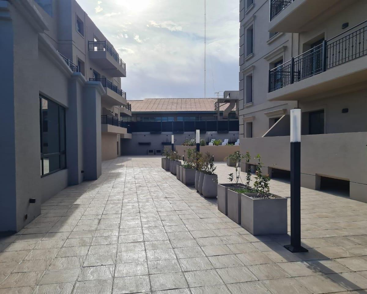 Cl/inmobiliaria Vende Luminoso Departamento en Torre de Marqués 5