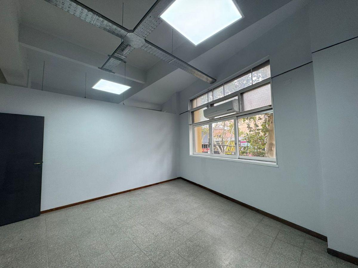 Foto de CLL/INMOBILIARIA ALQUILA OFICINA CON CUATRO DESACOS EN GALERIA BAMAC, imagen 1