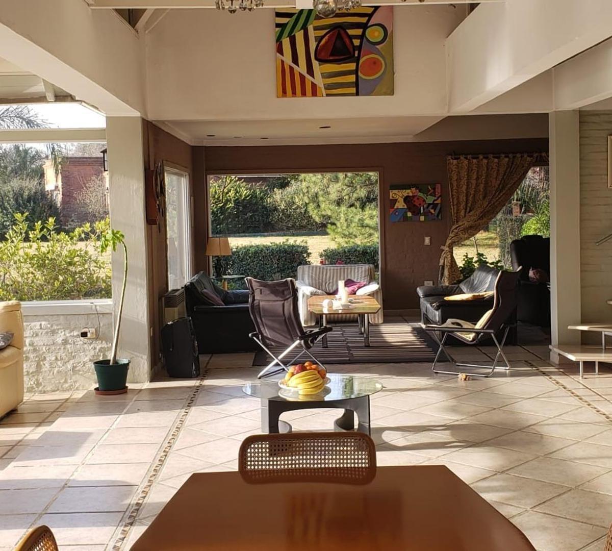 Excelente residencia Country San Diego!