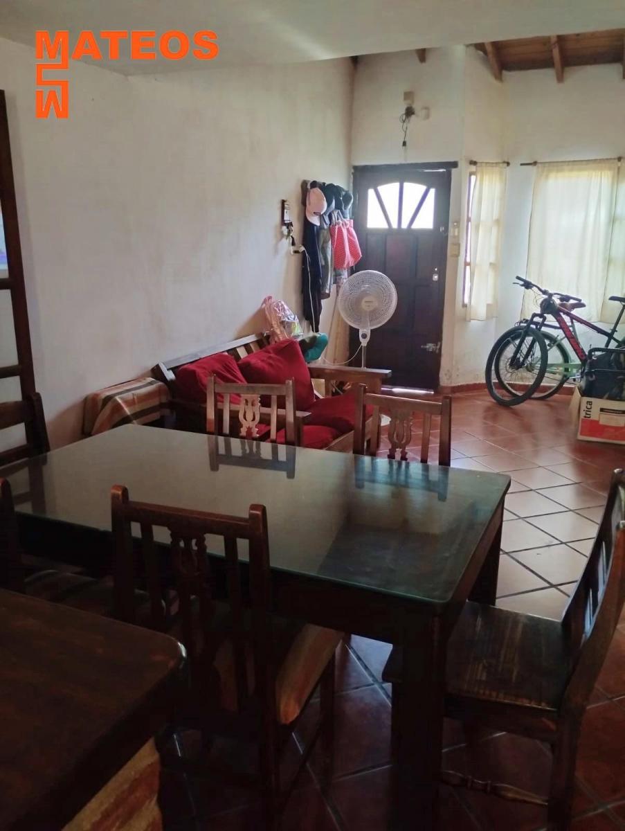 Venta Amplia Casa Independiente en Mar del Tuyu 8 E/ 54 y 55 5