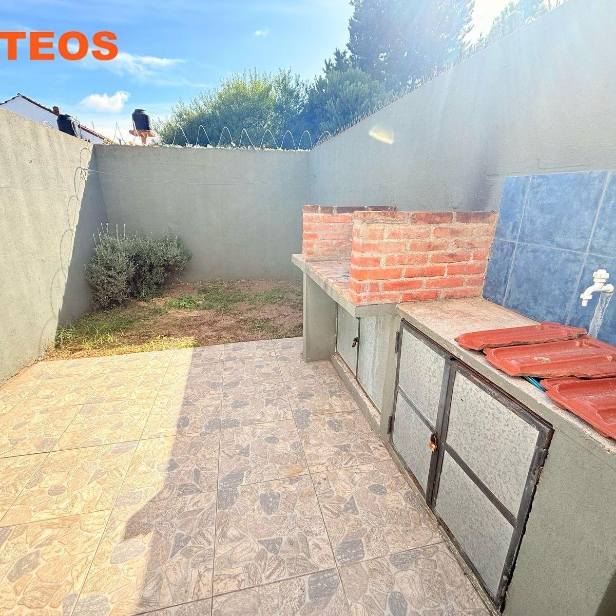 Venta Triplex Al Frente en Mar del Tuyu 85 E/ 5 y 6 5
