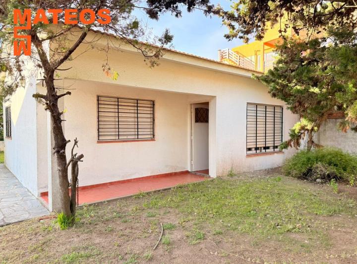 CASA INDEPENDIENTE EXCELENTE UBICACIÓN EN MAR DEL TUYU
