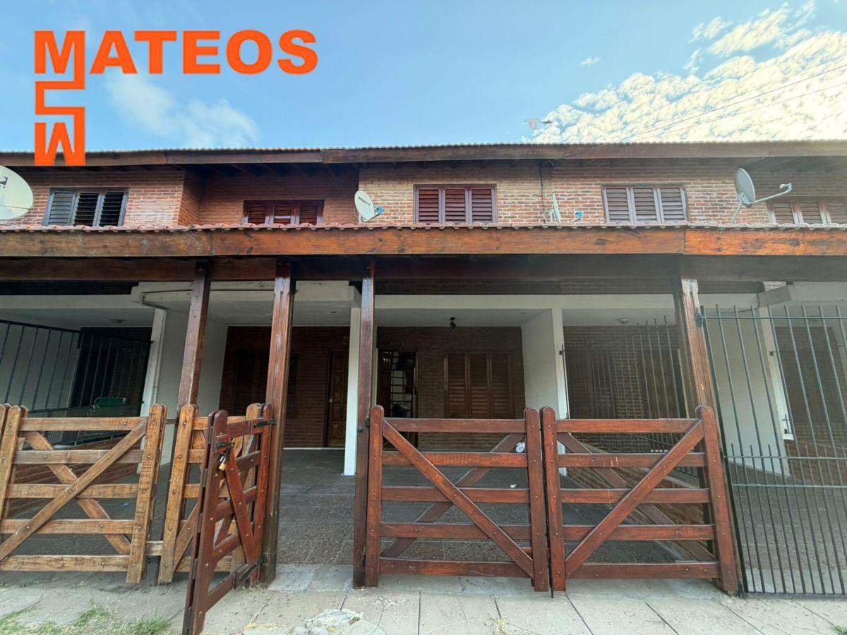 Foto de VENTA TRIPLEX AL FRENTE UBICADO A 300MTS DEL MAR EN SANTA TERESITA, imagen 1