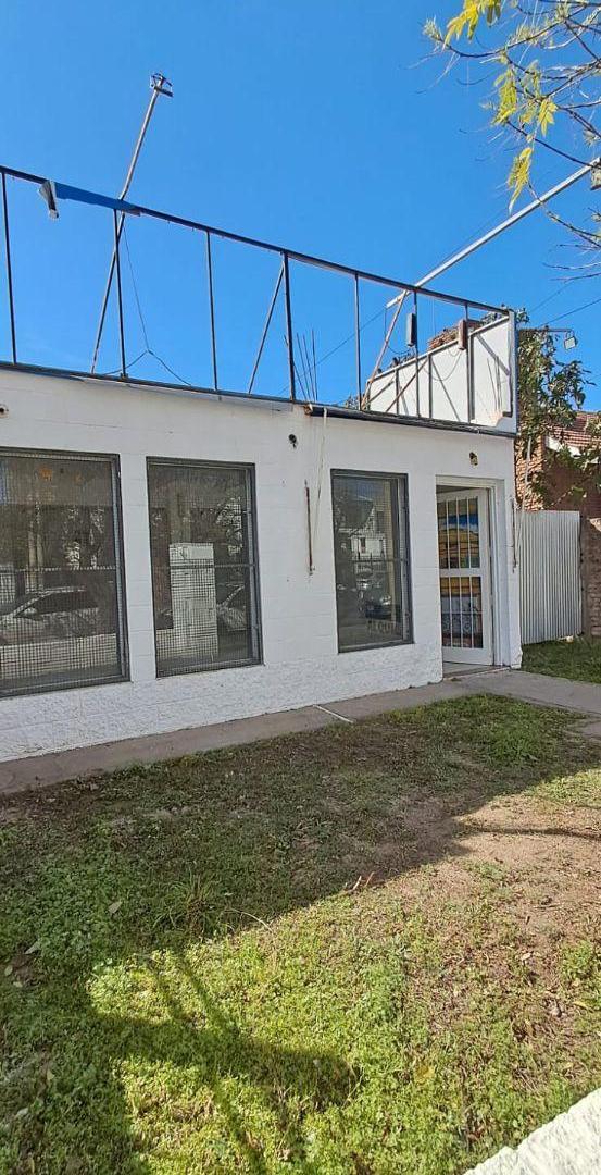 Foto de OPORTUNIDAD! UNICO LOTE Y LOCAL EN VENTA CALLE TRONADOR B° PARQUE, imagen 1