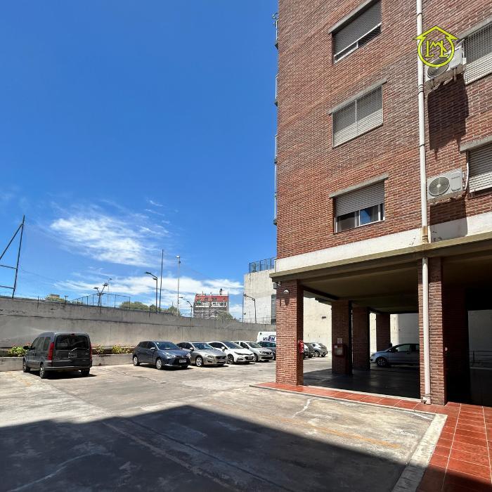 Departamento 4 Ambientes con Balcón en Versalles 2