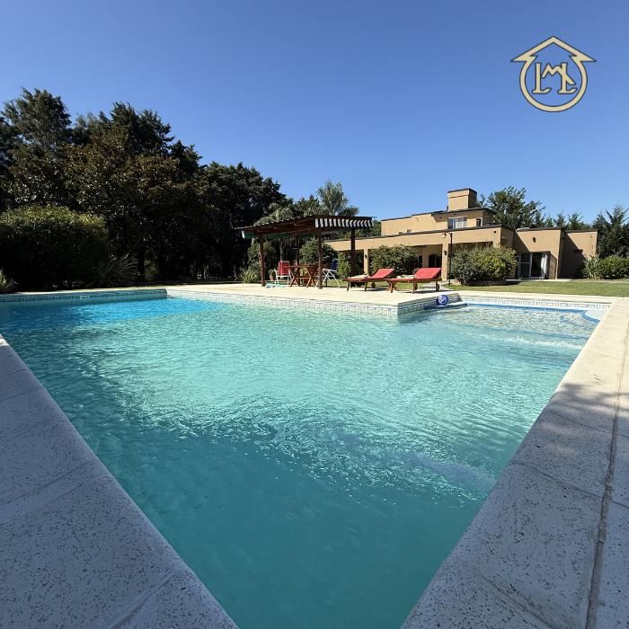 Casa con pileta y amplio terreno en Duggan, S.A. de Areco