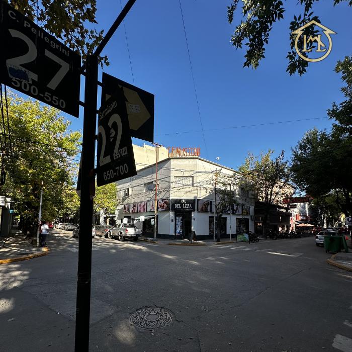 3 locales + departamento 4 ambientes en el centro de MERCEDES