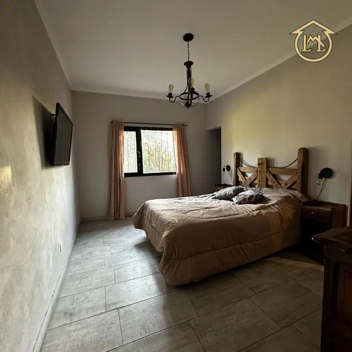 Chacra 2.6 Ha. en San Andrés de Giles: 2 casas con arboleda 4
