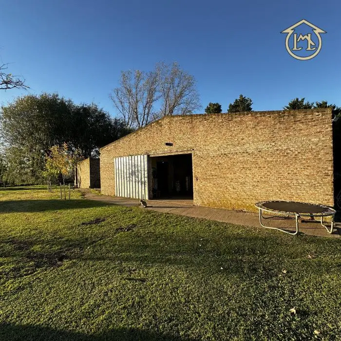 Chacra 2.6 Ha. en San Andrés de Giles: 2 casas con arboleda 4