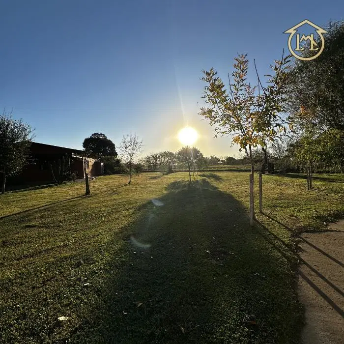 Chacra 2.6 Ha. en San Andrés de Giles: 2 casas con arboleda 3