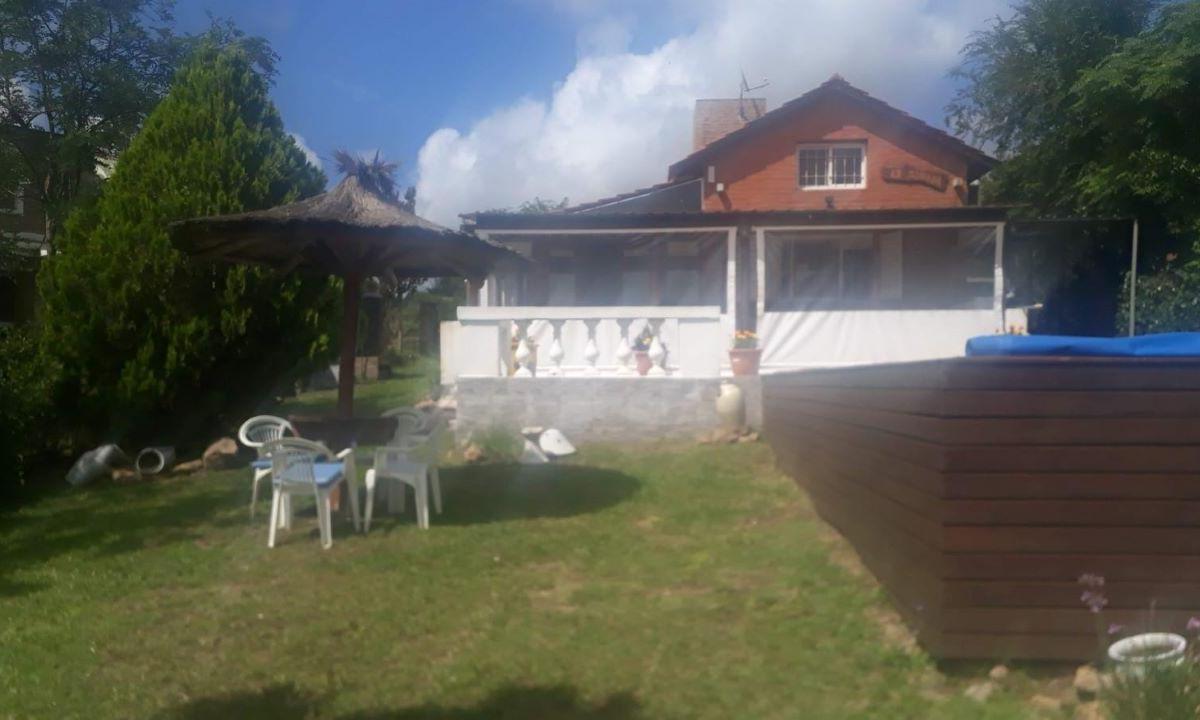 Hermosa Casa a La Venta en Villa Parque Siquiman! 2