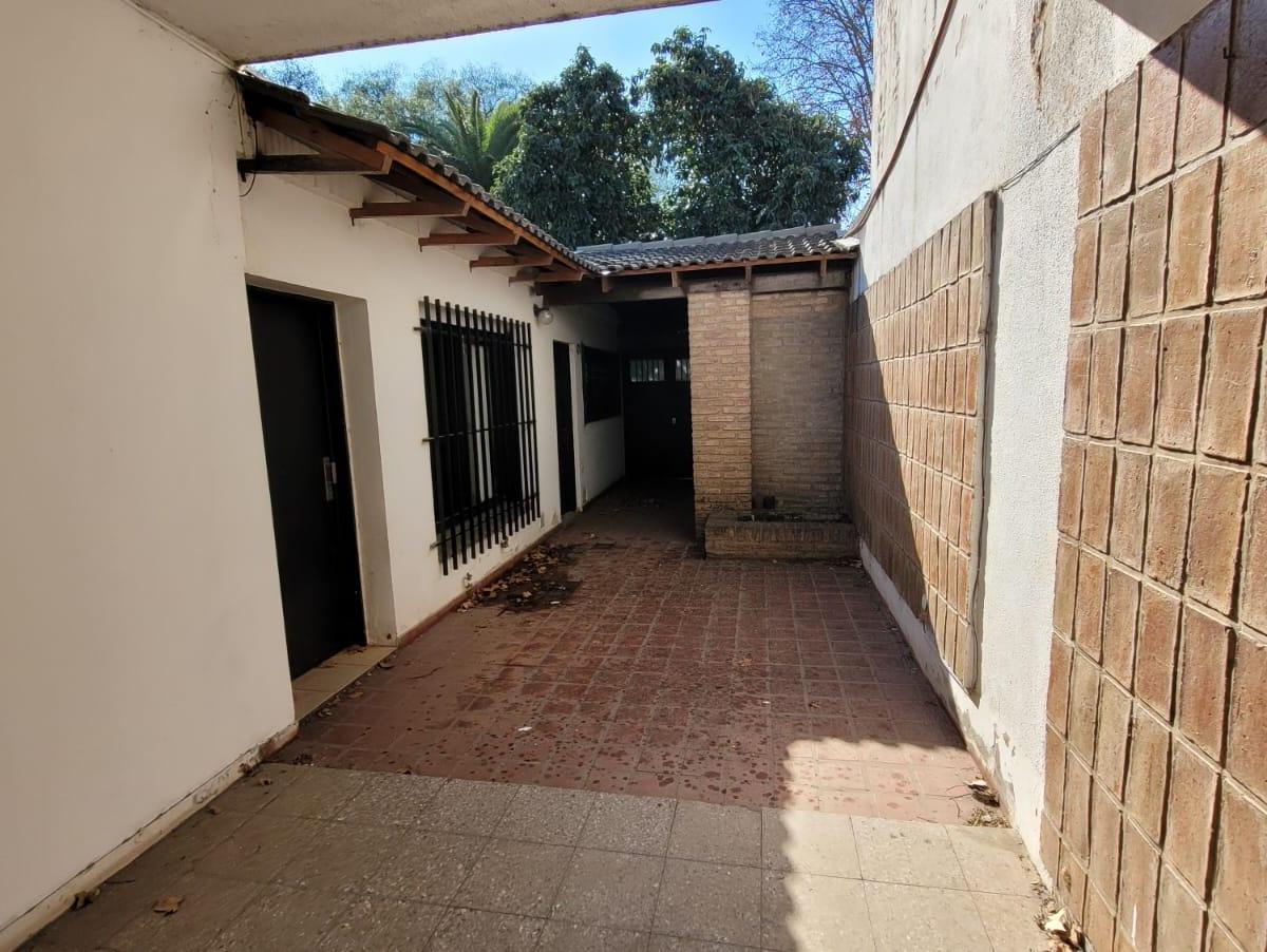 EN VENTA casa con locales comerciales EXCELENTE UBICACIÓN