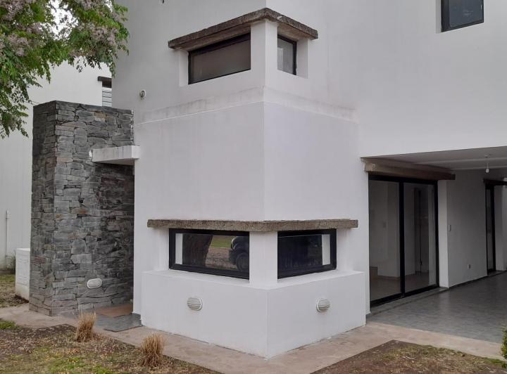 Se ALQUILA casa 3 habitaciones en "El Remanso" 4
