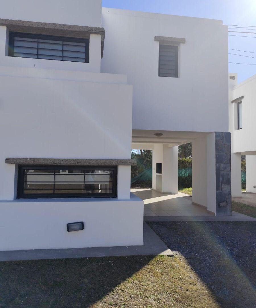 Se VENDE dúplex en complejo "Villa Norte"