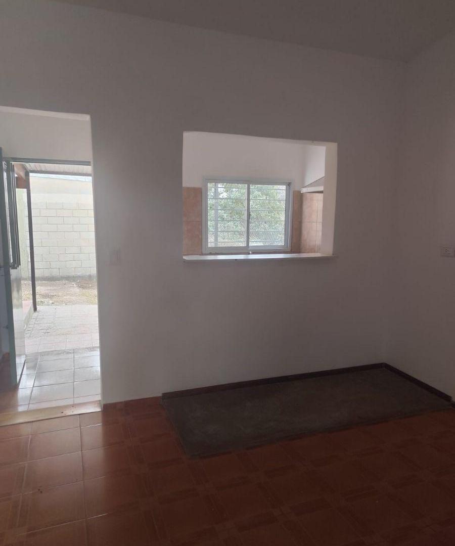 Foto de Se ALQUILA casita 2 dorm en Bº Industrial, imagen 5