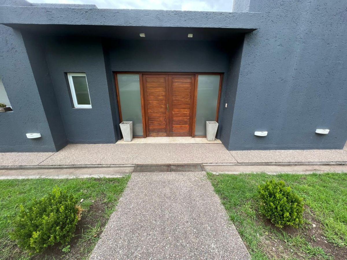 Foto de Se ALQUILA hermosa casa en Bº Bosque Alegre, imagen 2