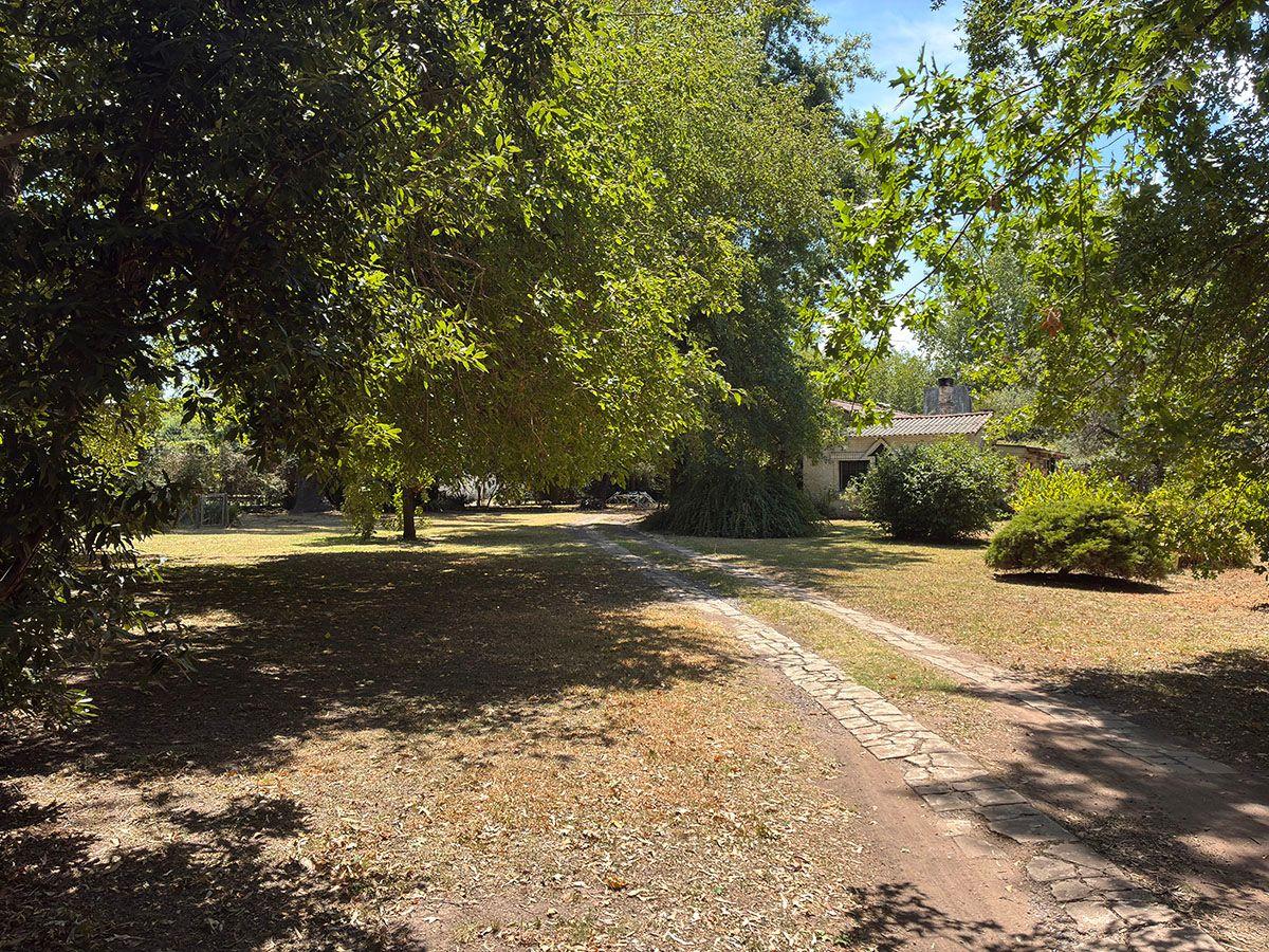 Terreno en venta con salida a dos calles. Ideal emprendimiento