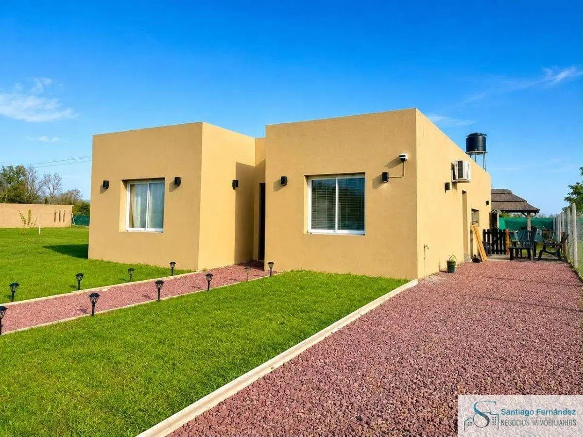 Casa en venta de 3 dormitorios c/ cochera en Los Alamos 4